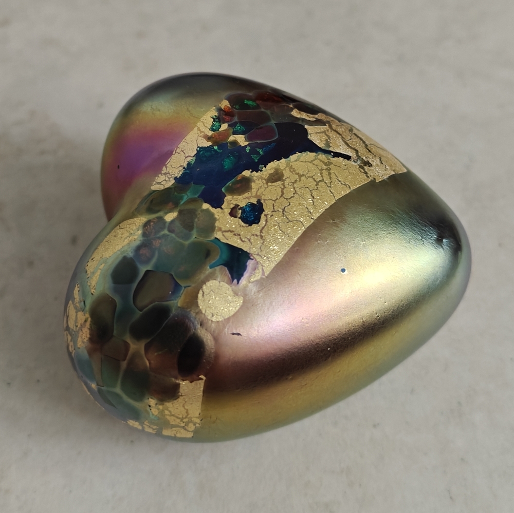Signed Robert Held Iridescent Heart-Shaped Art Glass Sculpture/ Paperweight - Picture 2 of 14